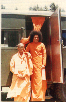 Karunyananda and Sathya Sai Baba