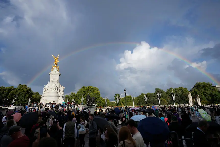 Rainbow outside Buckingham palace
